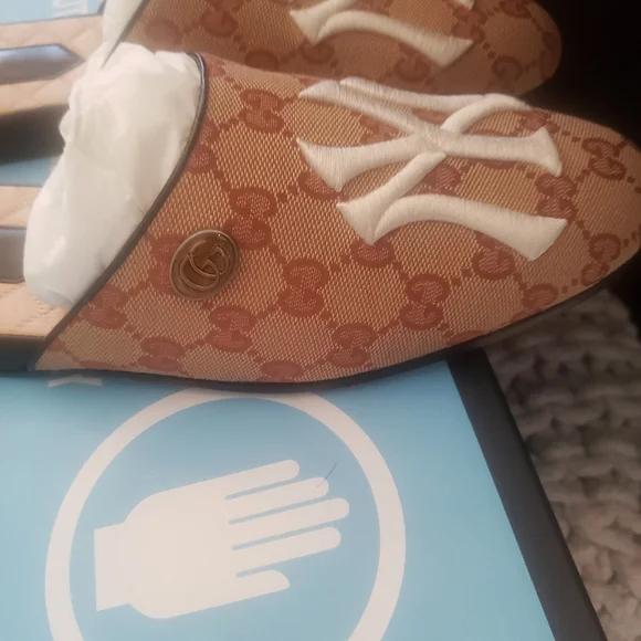 Gucci Princeton Supreme NY Yankees Patch Mules/Slides - Picture 3 of 9